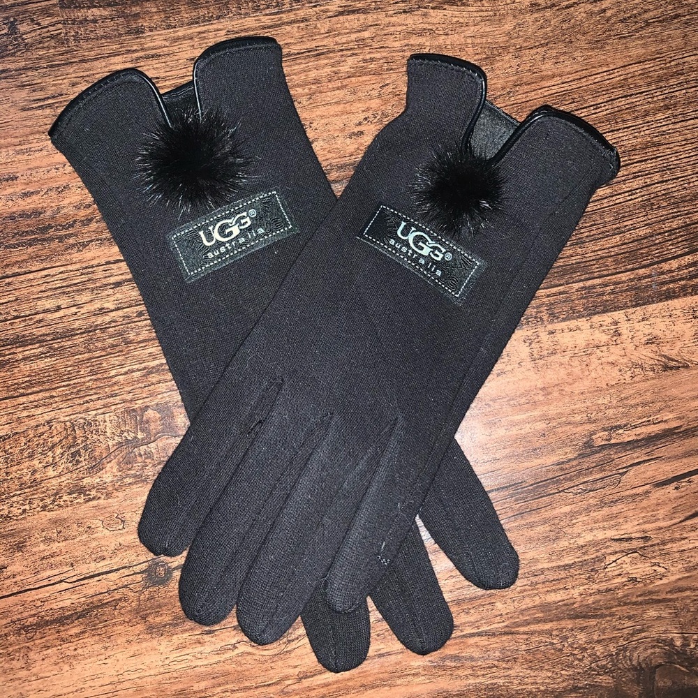New UGG Pom Pom tech gloves